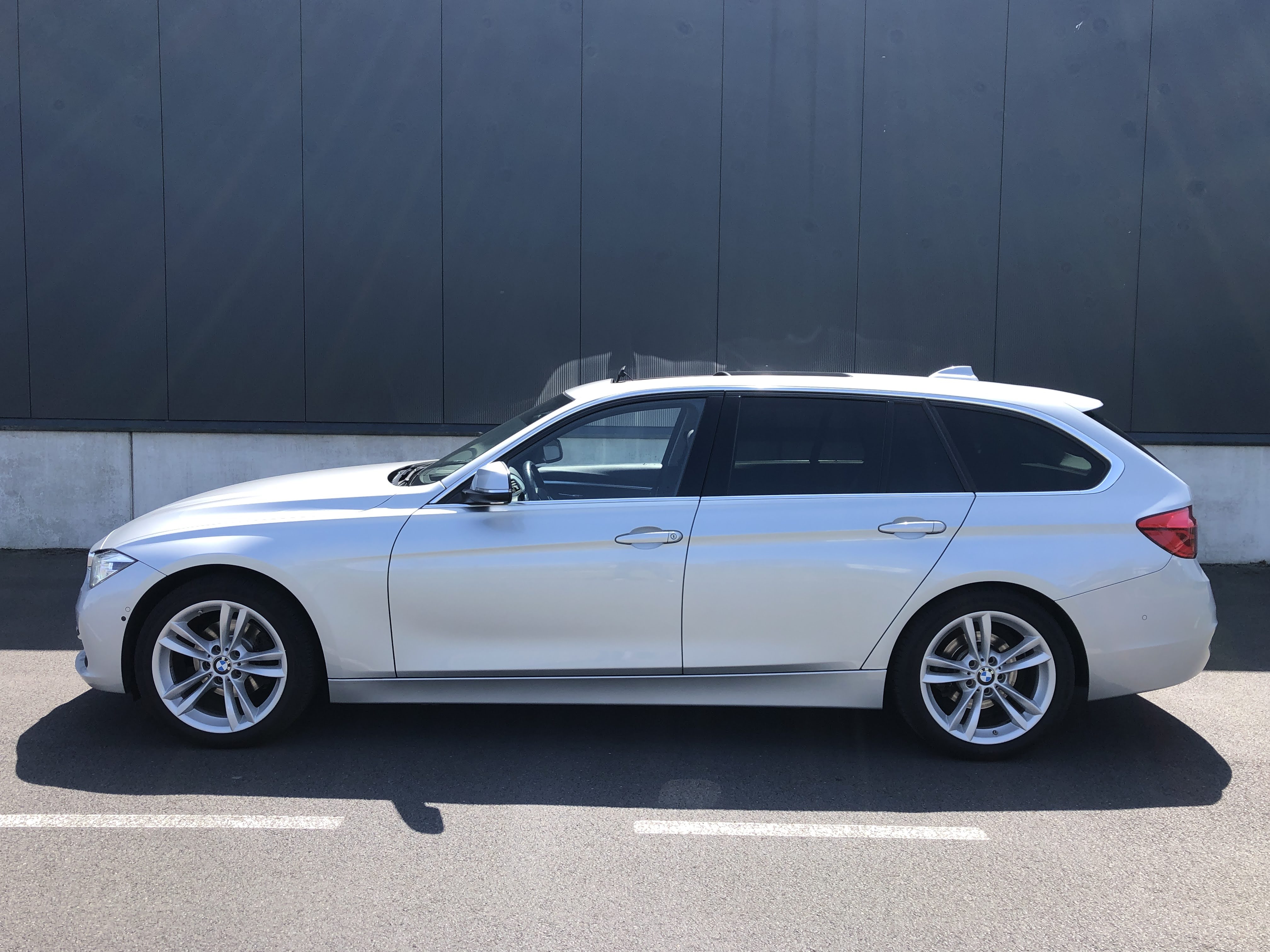 BMW 320d A Touriing F31 - 03