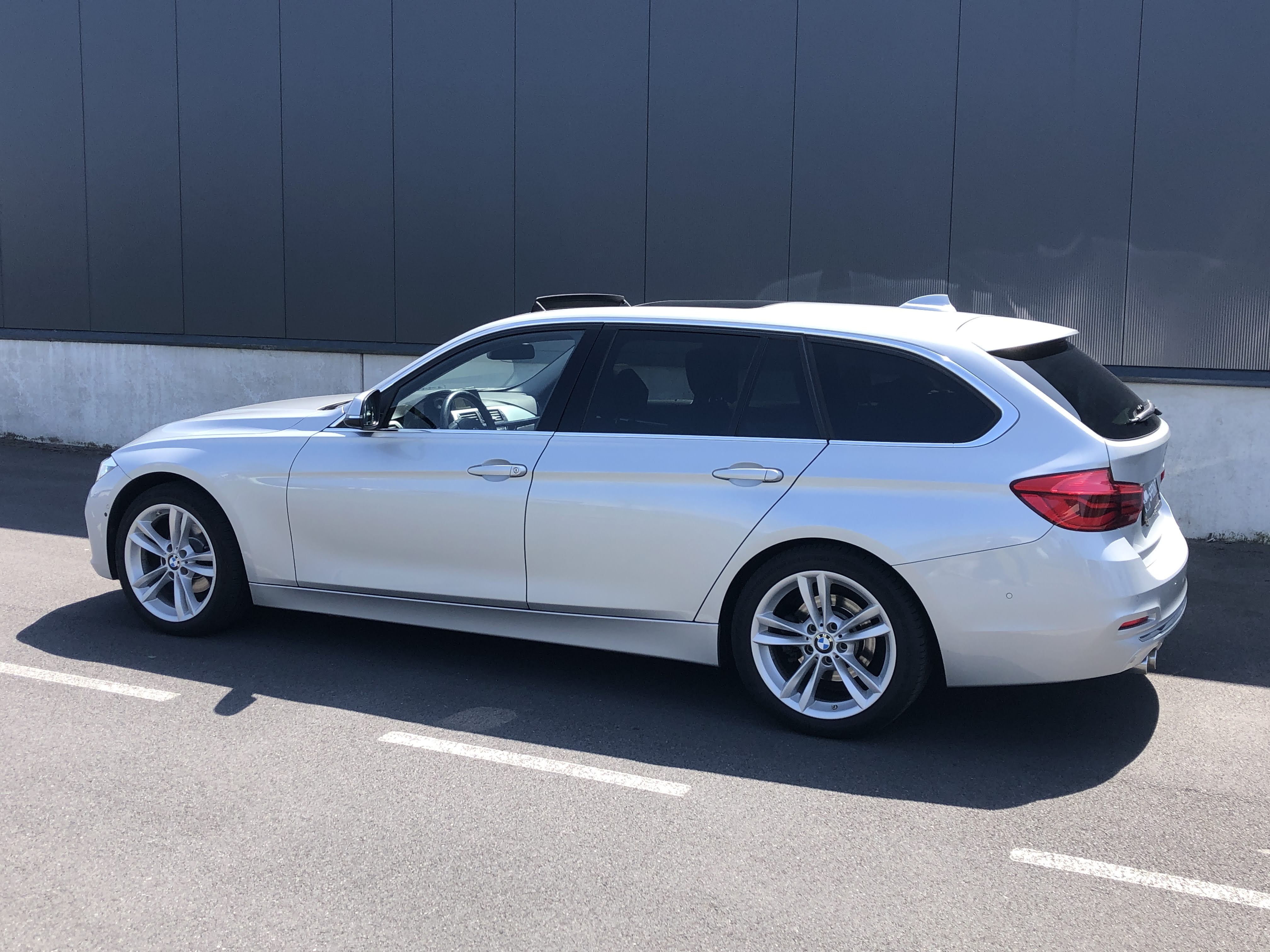 BMW 320d A Touriing F31 - 05