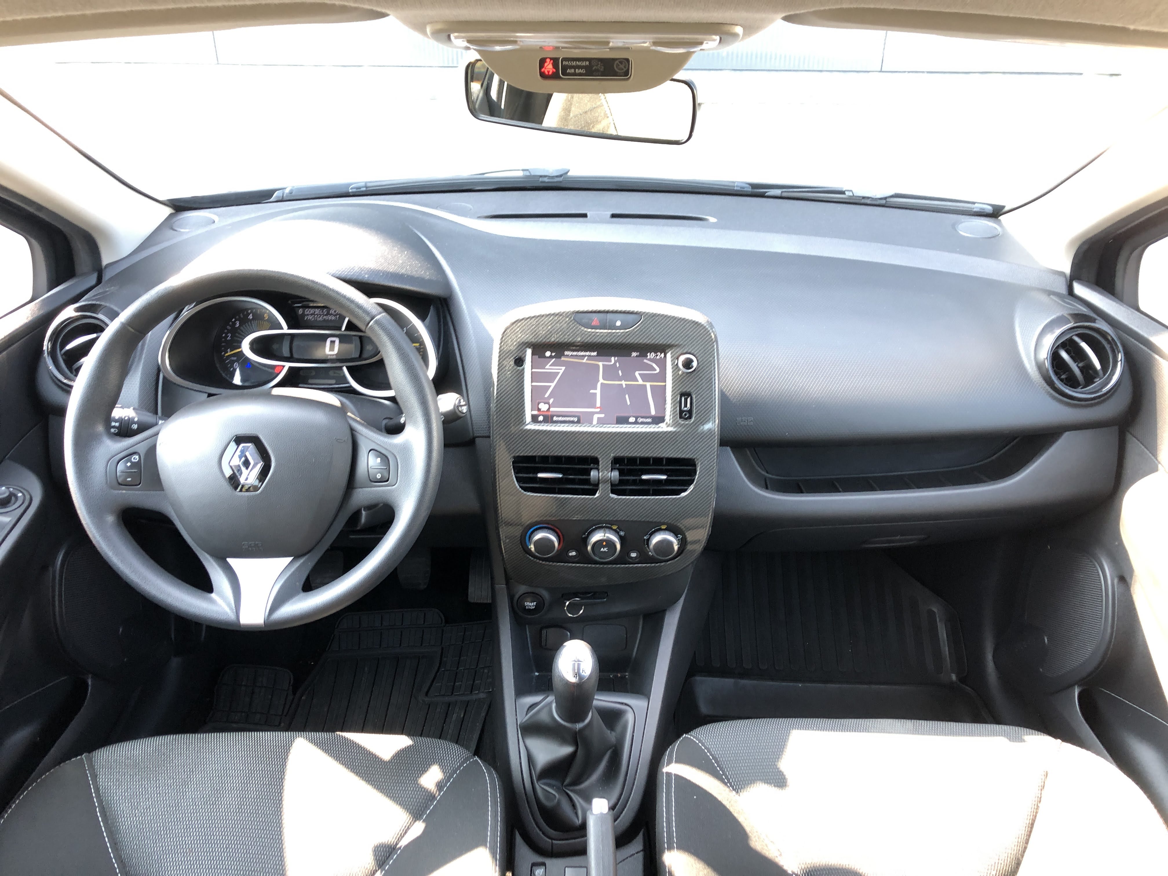 Renault Clio - 09
